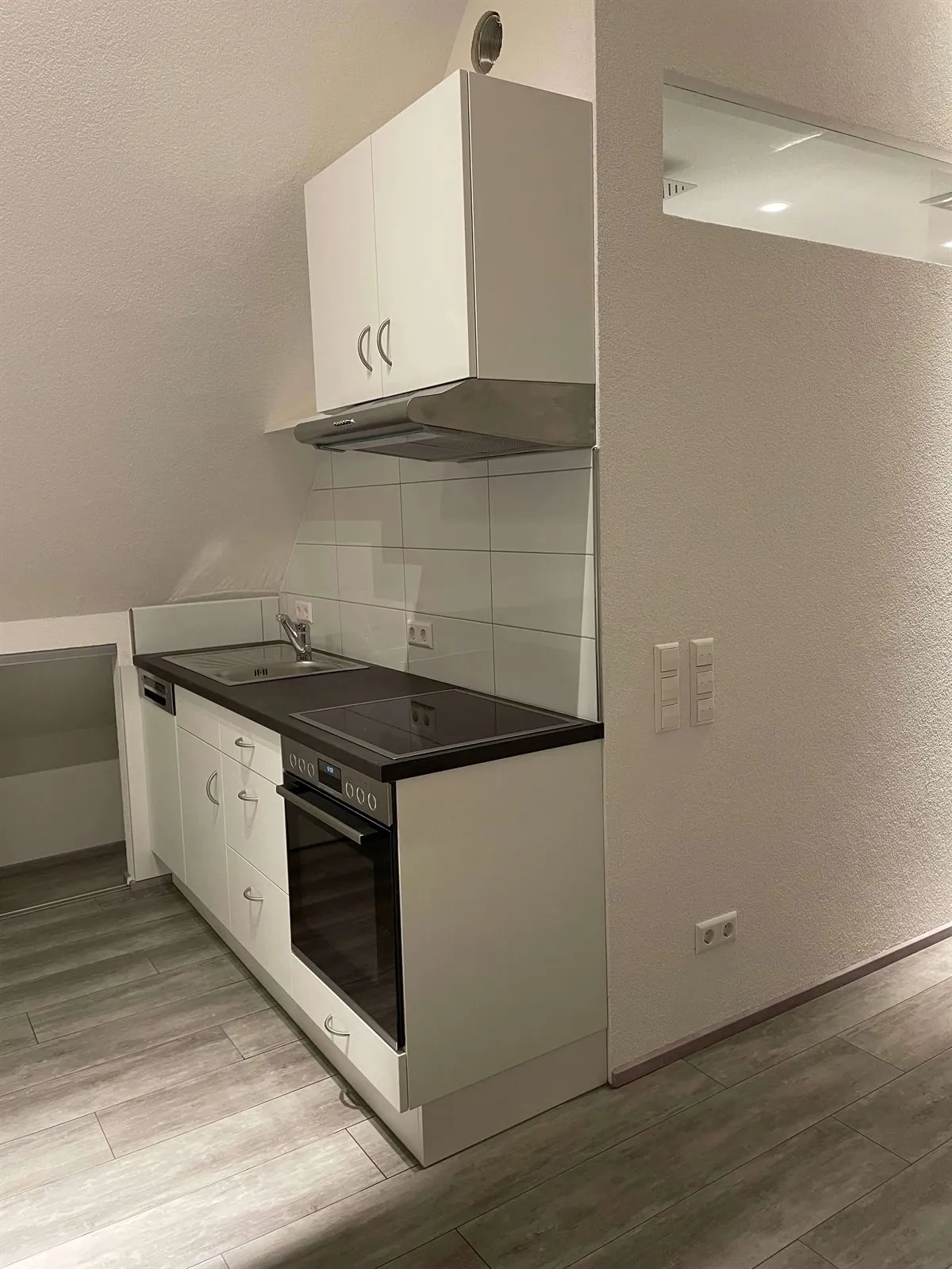 Renovierte Wohnung mit Küchenzeile